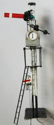 7mm scale model of Exmouth Home signal and ground signal