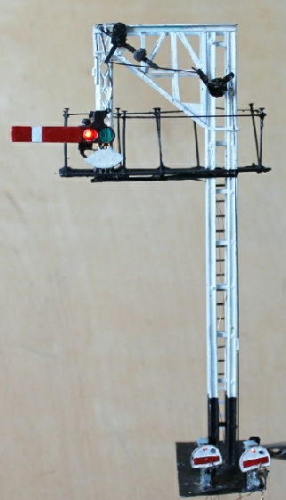 7mm scale model of a Gallows Signal located at Exeter Cenral together with 2 Ground Signals